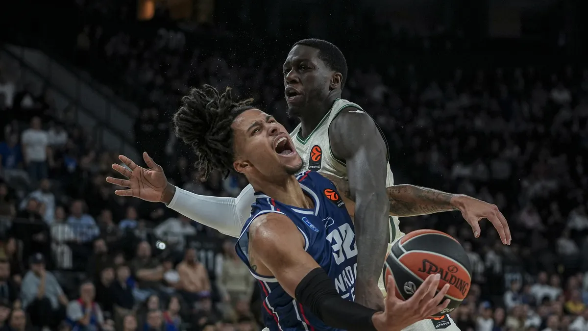 Anadolu Efes, Panathinaikos'u evinde mağlup etti