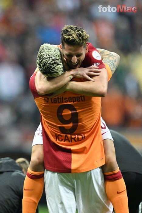 Galatasaray'ın 3 silahşörleri! Icardi Mertens ve Kerem'den 150 gol...