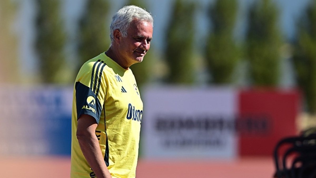 TRANSFER HABERİ: Fenerbahçe'de 6 ayrılık birden! İşte Mourinho'nun 'Satılsın' raporu verdiği isimler TRANSFER HABERİ: Fenerbahçe'de 6 ayrılık birden! İşte Mourinho'nun 'Satılsın' raporu verdiği isimler
