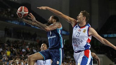 Anadolu Efes Tibor Pleiss'a veda etti!