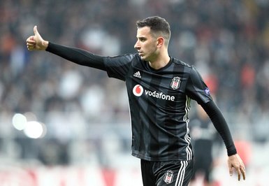 Beşiktaşlı futbolcu Oğuzhan Özyakup, Demet Özdemir’i unutamadı