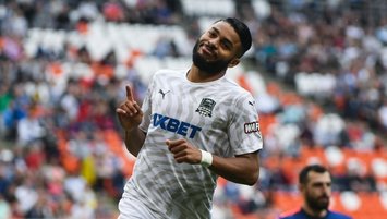 8 futbolcu isyan etti