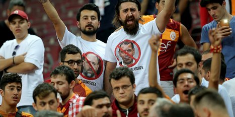 Türk Telekom Stadı'nda Sneijder tezahüratları