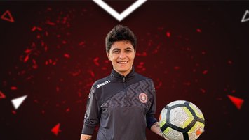 Diyarbakırlı gol kraliçesi Zelal'in hayatı futbolla değişti!