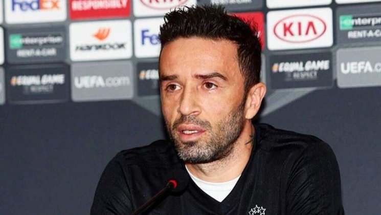 gokhan-gonul-kimdir-gokhan-gonul-kimdir-kac-yasinda-nereli-gokhan-gonul-futbolu-birakti-mi-1687175671414.jpeg