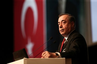 Galatasaray Başkanı Mustafa Cengiz’e kongre darbesi!