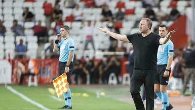 Altay Beşiktaş maçında Pjanic'in sakatlığı sonrası Sergen Yalçın'ın dikkat çeken görüntüsü...