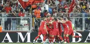 İzlanda maçına İngiliz hakem