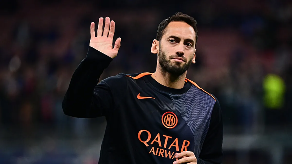 Hakan Çalhanoğlu’ndan transfer iddialarına net yanıt! Fenerbahçe ve Galatasaray…