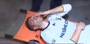 Van Persie 15 dakika ambulans bekledi
