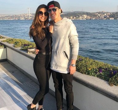 Hoşgeldin damat! Amine Gülşe’nin ailesi Mesut Özil’i ağırladı
