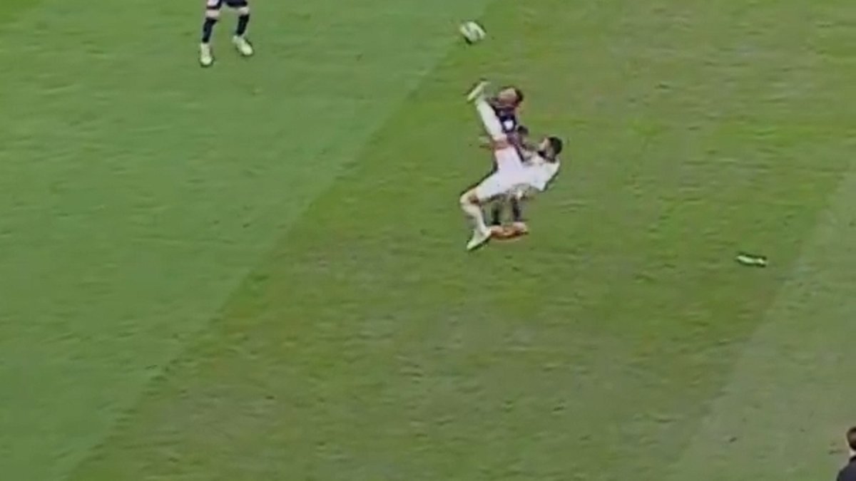 Asya Şampiyonlar Ligi'nde korkutan anlat! Direkt kırmızı kart gördü