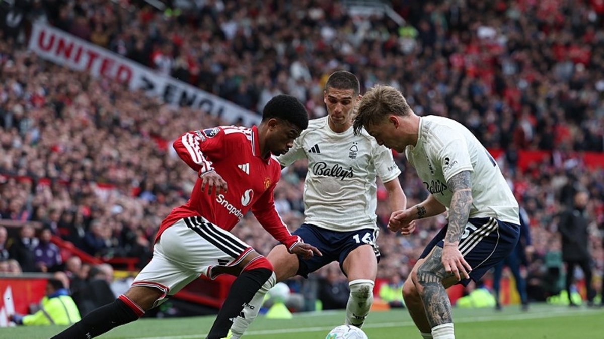 Gol düellosunda 3 puan Manchester United'ın!