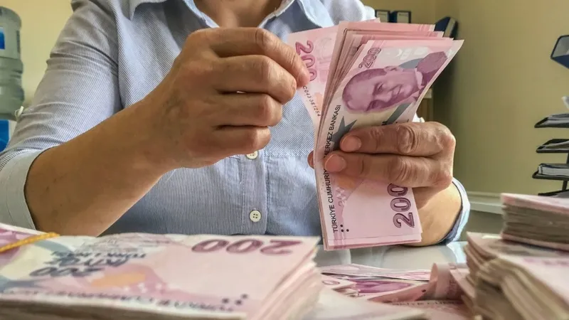 13-agustos-persembe-altin-fiyatlari-ceyrek-ve-gram-altin-kac-tl-1786593428576.jpg Canlı altın fiyatları 13 Ağustos | Gram altın ne kadar? - 2