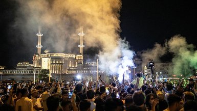 Manchester City taraftarları şampiyonluğu Taksim’de kutladı