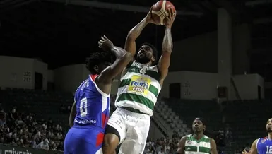 Chris Jones yuvada kaldı