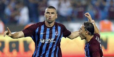 Burak Yılmaz, Fenerbahçe'ye atıyor