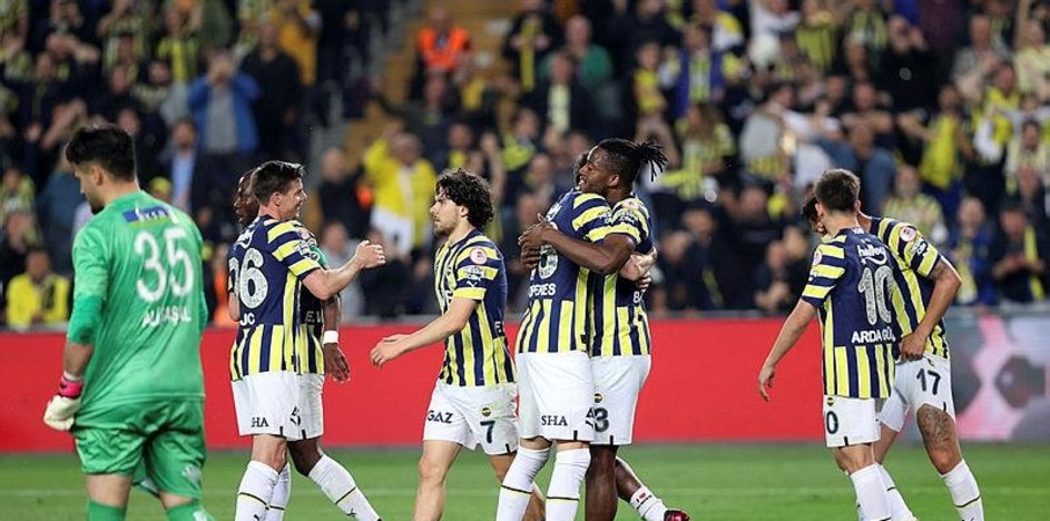 Fenerbahçe, Ziraat Türkiye Kupası yarı finalinde Sivasspor’u 3-0 mağlup ederek 18. kez finale çıktı.