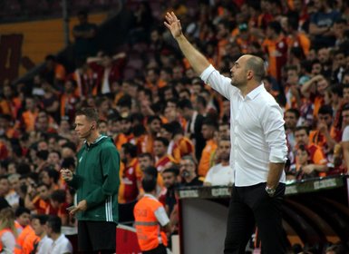 Taraftardan yönetime protesto, Sneijder’e sevgi