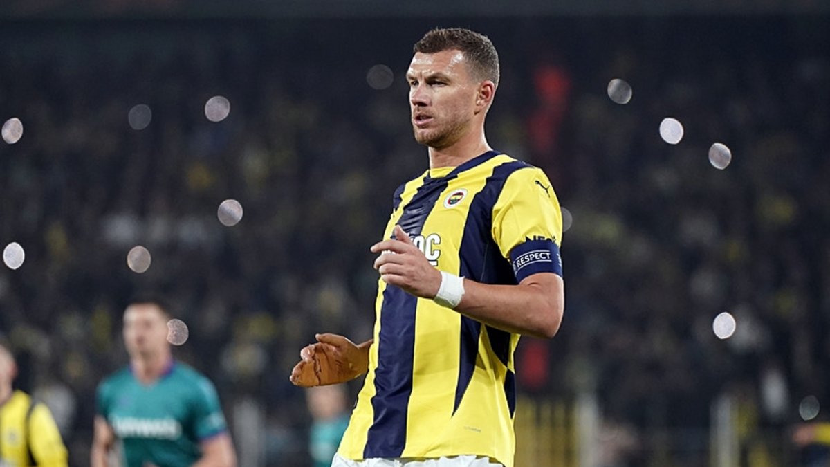 Fenerbahçe'nin Yıldızı Dzeko'ya İtalya'dan Bomba Teklifler! Sözleşme Bitecek, Transfer Rüzgarı Esiyor