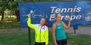 Defne teklerde Tuana çiftlerde şampiyon