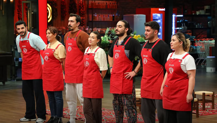 2-kasim-masterchefte-kaptanlik-oyununu-kim-kazandi-masterchef-mavi-ve-kirmizi-takim-kaptani-kim-oldu-1762149404018.png