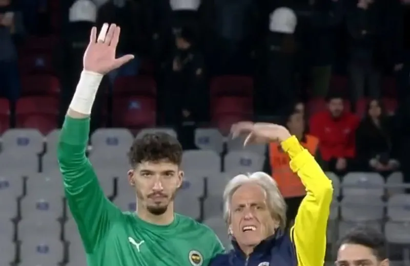 Maç sonu dikkat çeken hareket! Jesus ve Altay... - 2