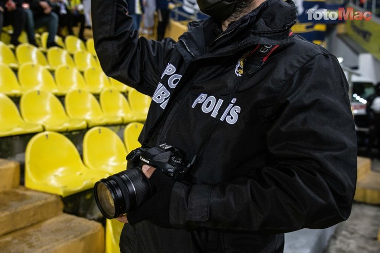 İşte statlardaki polislerin VAR odası görüntüleri!