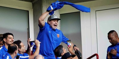 Maradona Hollanda'yı salladı