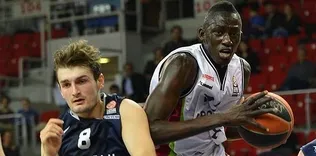 Anadolu Efes Laboral’a karşı