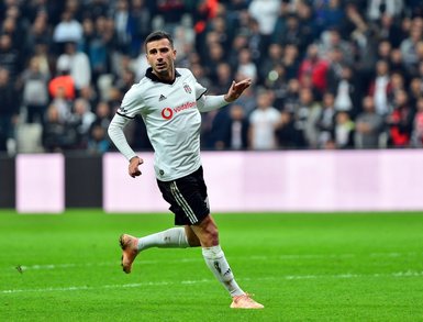 Beşiktaşlı futbolcu Oğuzhan Özyakup, Demet Özdemir’i unutamadı