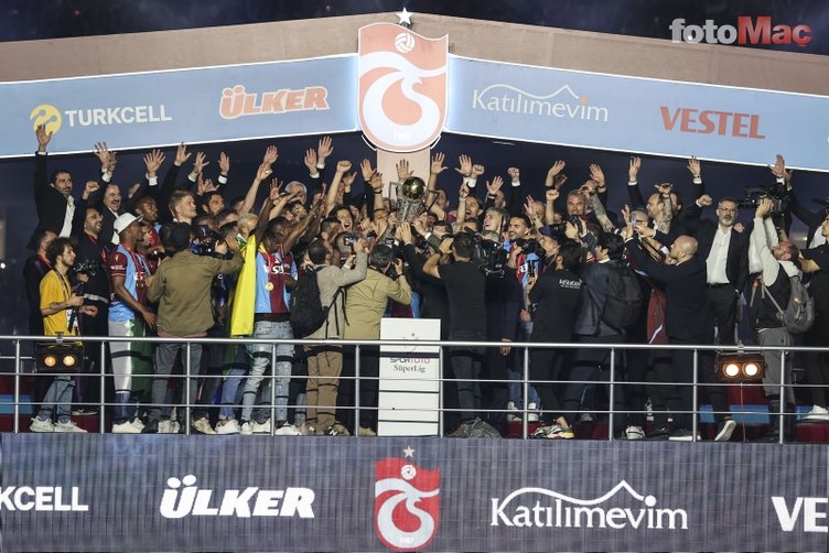 Şampiyon Trabzonspor kupasına kavuştu! İşte o anlar