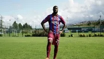 Djaniny imzayı attı