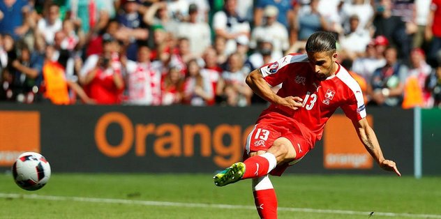 Gözü kulağı Milan'da