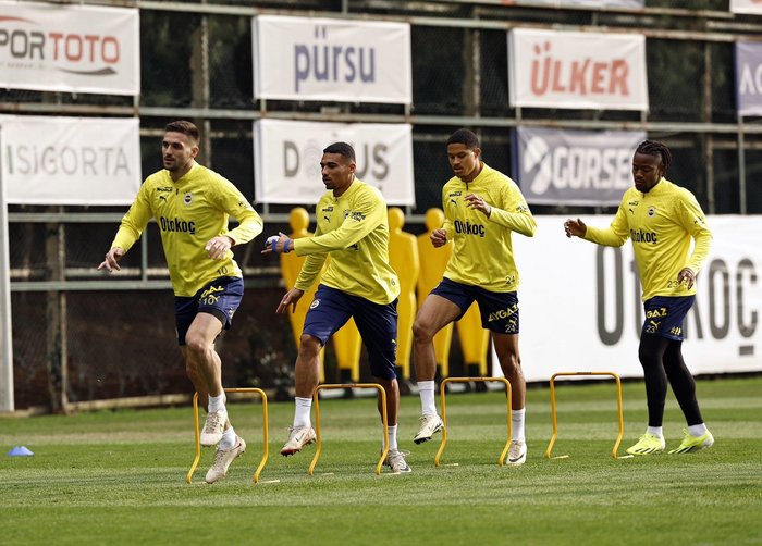 fenerbahce-saint-gilloise-maci-hangi-kanalda-fenerbahce-maci-ne-zaman-1710399560178.jpeg