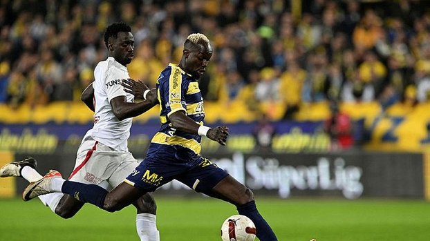 Bu kez sahne Davinson'un