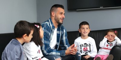 ''Türk insanı futbola aşık''