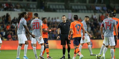 Okan Buruk ve Chedjou'ya kırmızı kart!