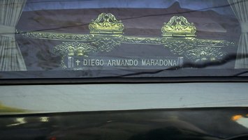 Maradona'nın cenazesi önünde büyük skandal!
