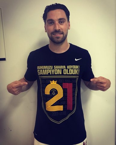 Galatasaray’ın şampiyonluk tişörtü