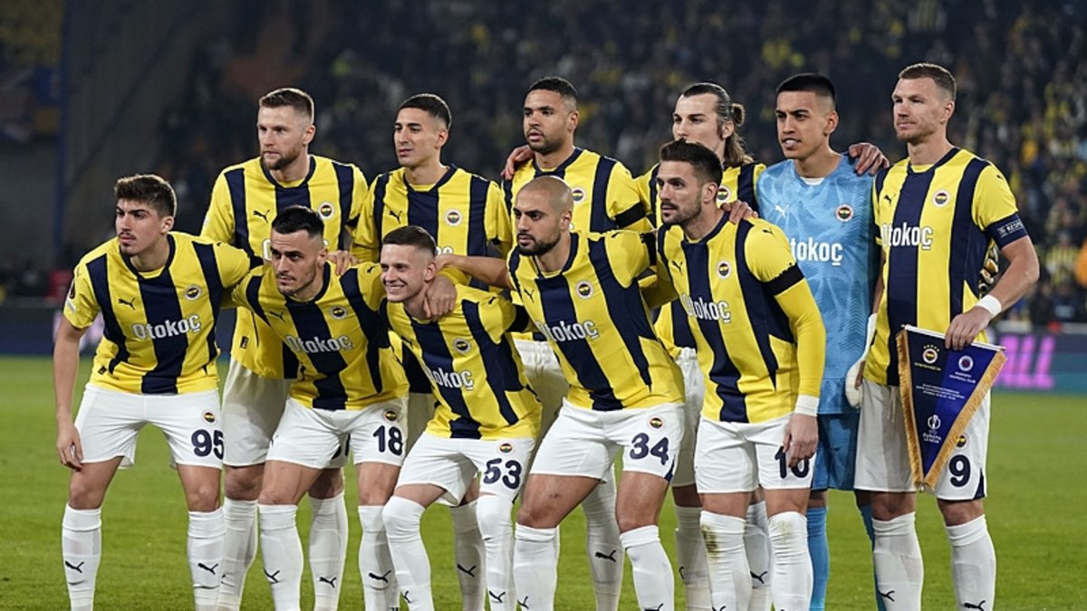 Fenerbahçeli futbolculardan tur yemini! Tüm takım o yıldızı ayakta alkışladı Fenerbahçeli futbolculardan tur yemini! Tüm takım o yıldızı ayakta alkışladı