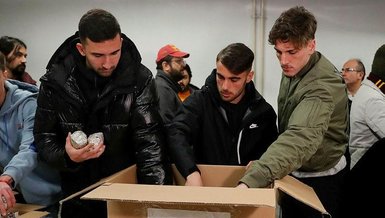 Galatasaray'da Yunus Akgün ve Emin Bayram depremzedeler için yardım çalışmalarına katıldı