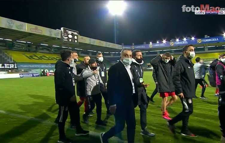 Son dakika spor haberi: Çaykur Rizespor-Beşiktaş maçı sonunda ortalık karıştı! İşte o anlar... Son dakika spor haberi: Çaykur Rizespor-Beşiktaş maçı sonunda ortalık karıştı! İşte o anlar...