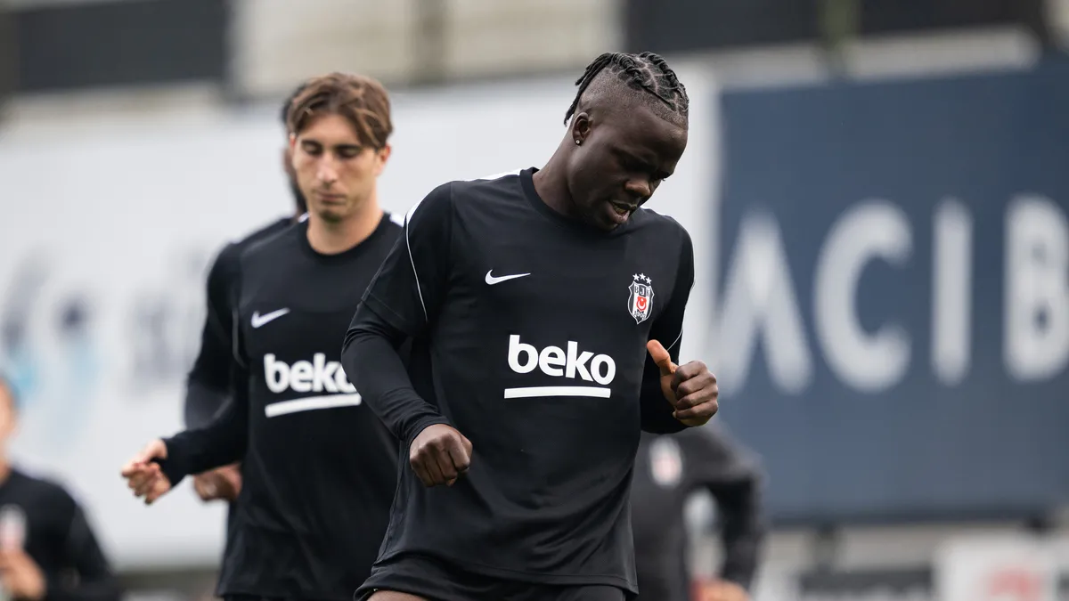 Beşiktaş'a Junior Olaitan için İngiltere'den teklif bekleniyor