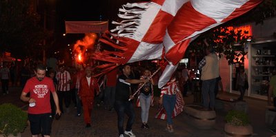 Balıkesirspor taraftarından yürüyüş