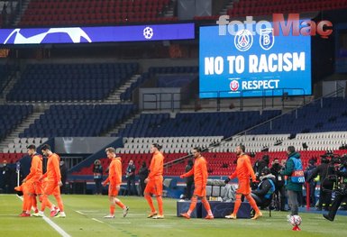 PSG - Başakşehir maçında tarihe geçen anlar! Irkçılığa karşı birlik oldular