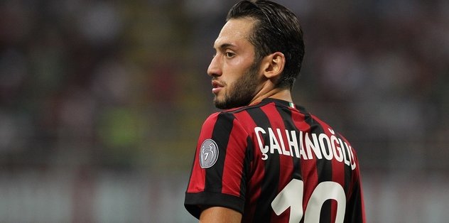 Milli futbolcu Hakan Çalhanoğlu Almanya'da güvercin beslemeye başladı