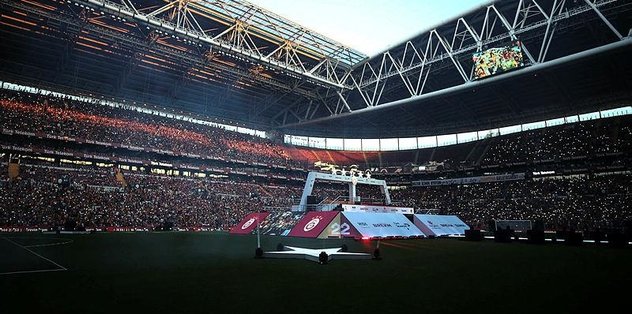 Galatasaray'ın şampiyonluk kutlamasında flaş protesto!