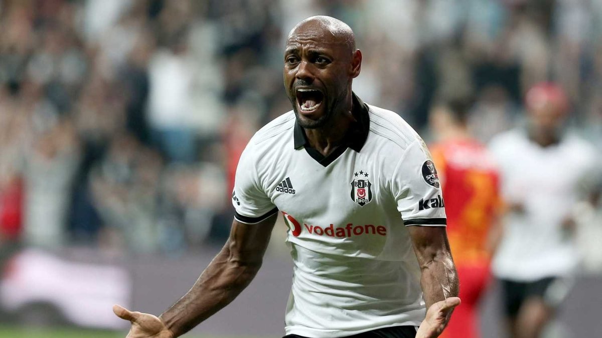 Vagner Love futbolu bıraktığını açıkladı!