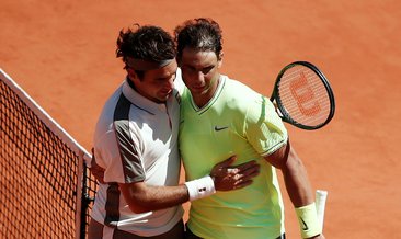 Nadal, Federer'i 3 sette geçti